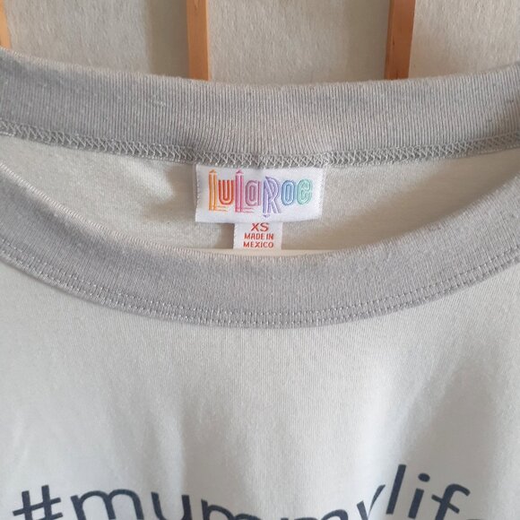 LULAROE LIV WHITE T SHIRT MUMMYLIFE GRAPHIC SHORT SLEEVE TOP WOMENS SIZE XS 2-4 - Picture 3 of 5
